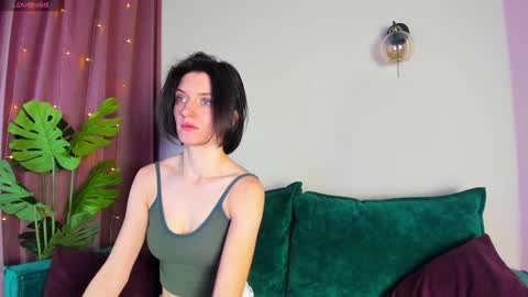 Snapshot of roxy_riot_ chatting on February 6, 1:27 am roxy_riot_ online show from February 6, 1:27 am