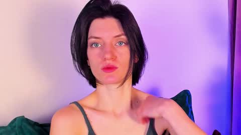 Snapshot of roxy_riot_ chatting on February 9, 1:22 am roxy_riot_ online show from February 9, 1:22 am