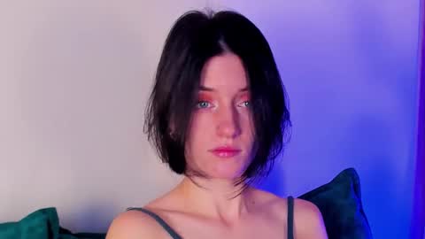 Snapshot of roxy_riot_ chatting on February 13, 1:29 am roxy_riot_ online show from February 13, 1:29 am