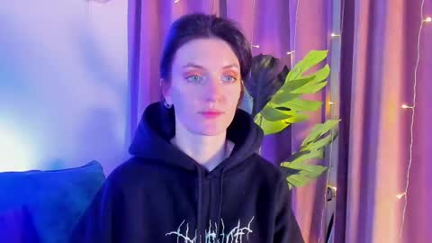 Snapshot of roxy_riot_ chatting on February 15, 4:25 am roxy_riot_ online show from February 15, 4:25 am