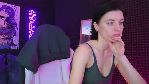 Snapshot of roxy_riot_ chatting on March 7, 4:35 am roxy_riot_ online show from March 7, 4:35 am