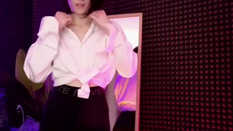 Snapshot of roxy_riot_ chatting on March 8, 8:00 am roxy_riot_ online show from March 8, 8:00 am