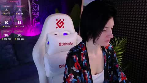 Snapshot of roxy_riot_ chatting on October 23, 1:49 am roxy_riot_ online show from October 23, 1:49 am