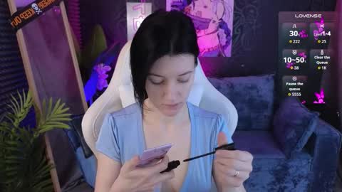 Snapshot of roxy_riot_ chatting on November 5, 1:27 am roxy_riot_ online show from November 5, 1:27 am