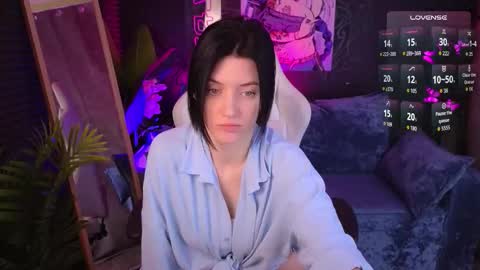 Snapshot of roxy_riot_ chatting on November 19, 2:11 am roxy_riot_ online show from November 19, 2:11 am