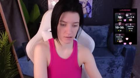 Snapshot of roxy_riot_ chatting on December 3, 1:35 am roxy_riot_ online show from December 3, 1:35 am