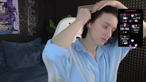 Snapshot of roxy_riot_ chatting on December 14, 3:01 am roxy_riot_ online show from December 14, 3:01 am