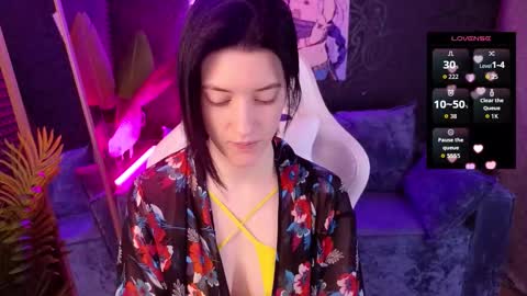 Snapshot of roxy_riot_ chatting on December 17, 1:33 am roxy_riot_ online show from December 17, 1:33 am