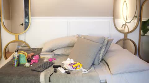 Roxy  online show from October 7, 12:02 pm