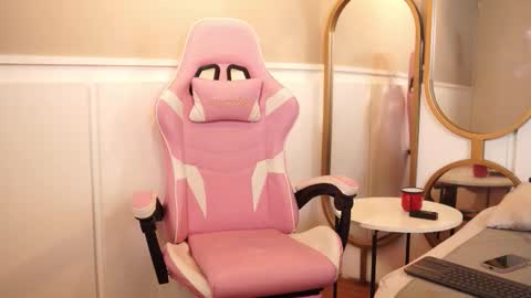 Roxy  online show from October 11, 1:20 pm