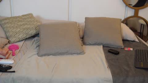 Roxy  online show from October 24, 8:38 pm