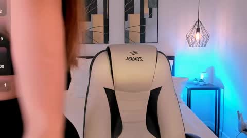 Roxy follow me online show from May 14, 11:39 am