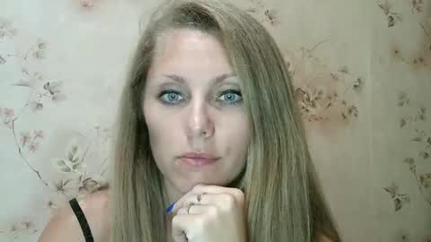 roxyfox18x01 online show from September 19, 7:47 pm