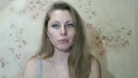 Snapshot of roxyfox18x01 chatting on January 5, 5:27 pm roxyfox18x01 online show from January 5, 5:27 pm