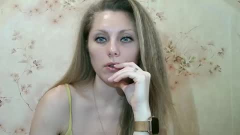 Snapshot of roxyfox18x01 chatting on January 11, 9:25 am roxyfox18x01 online show from January 11, 9:25 am