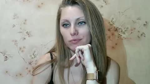 Snapshot of roxyfox18x01 chatting on January 12, 5:29 pm roxyfox18x01 online show from January 12, 5:29 pm