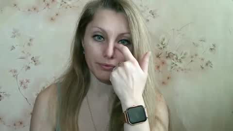 Snapshot of roxyfox18x01 chatting on January 18, 10:08 am roxyfox18x01 online show from January 18, 10:08 am