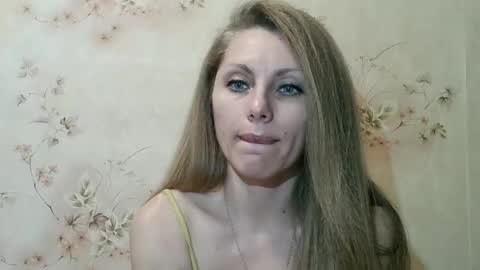 Snapshot of roxyfox18x01 chatting on January 31, 9:02 pm roxyfox18x01 online show from January 31, 9:02 pm