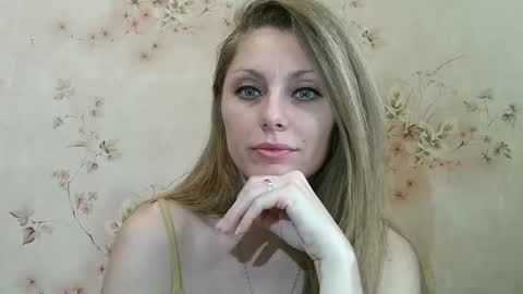 Snapshot of roxyfox18x01 chatting on February 15, 8:57 am roxyfox18x01 online show from February 15, 8:57 am