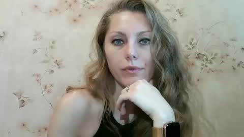 Snapshot of roxyfox18x01 chatting on February 27, 6:13 am roxyfox18x01 online show from February 27, 6:13 am