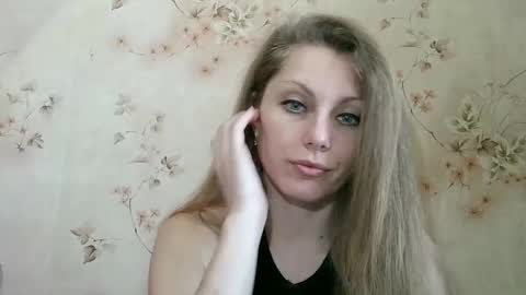 Snapshot of roxyfox18x01 chatting on March 2, 6:58 am roxyfox18x01 online show from March 2, 6:58 am