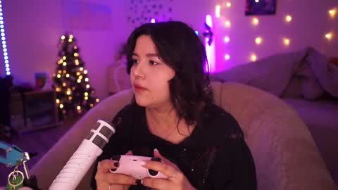 roxysuh online show from December 11, 5:53 am