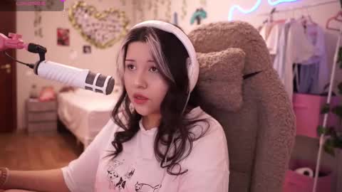 roxysuh online show from March 19, 7:23 am