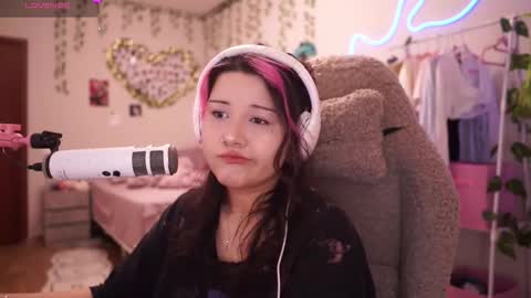 roxysuh online show from March 27, 7:25 am