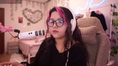 roxysuh online show from April 5, 7:27 am