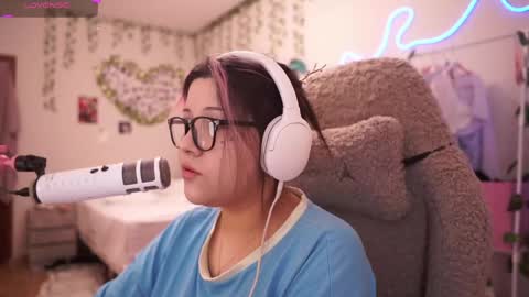 roxysuh online show from April 17, 7:33 am