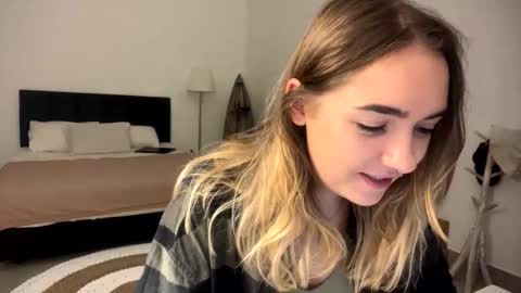 Roxy online show from March 22, 9:07 pm