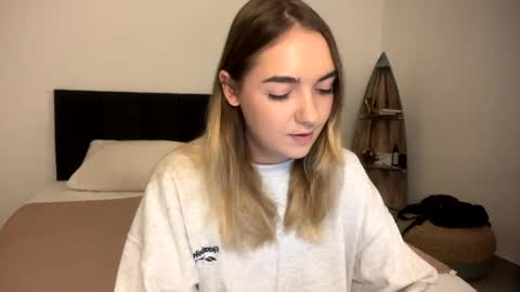 Roxy online show from April 2, 1:31 pm