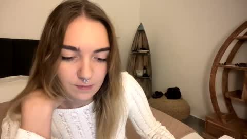 Roxy online show from April 7, 1:33 pm