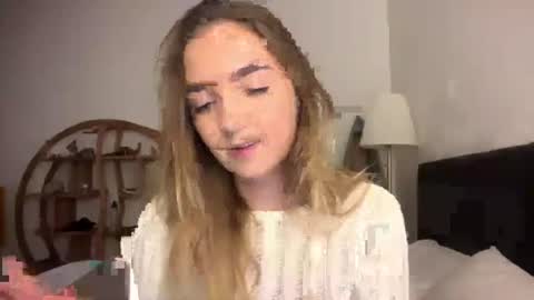 Snapshot of roxysweetdream chatting on June 25, 1:37 pm Roxy online show from June 25, 1:37 pm