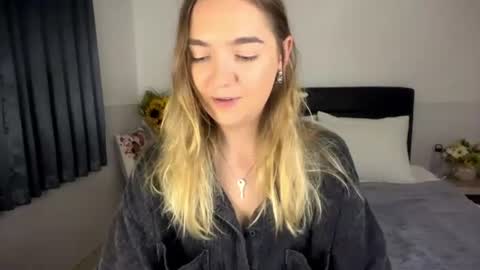 Snapshot of roxysweetdream chatting on July 7, 3:16 pm Roxy online show from July 7, 3:16 pm