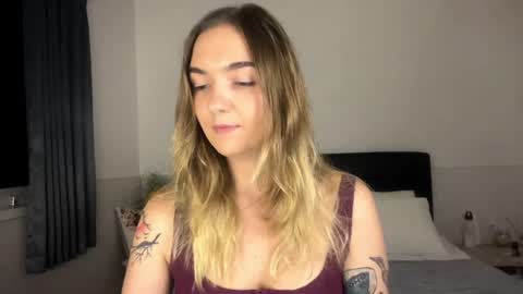 Snapshot of roxysweetdream chatting on July 9, 4:00 pm Roxy online show from July 9, 4:00 pm