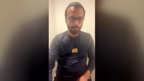 roy018 online show from April 7, 10:59 am