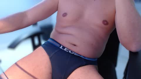 Snapshot of roy77xxx chatting on February 17, 2:57 pm roy77xxx online show from February 17, 2:57 pm