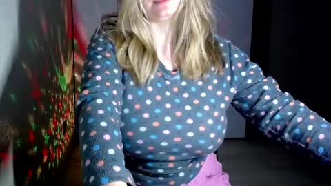 Snapshot of royalboobs chatting on February 1, 2:16 am Cameron online show from February 1, 2:16 am