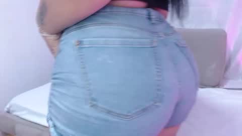 Snapshot of royalebruna chatting on February 18, 2:02 pm Bruna Royale online show from February 18, 2:02 pm