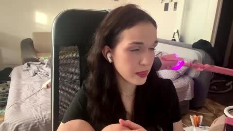 Lilly online show from April 8, 12:43 am