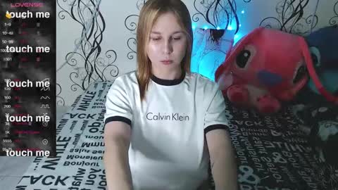 angela online show from October 25, 5:30 pm