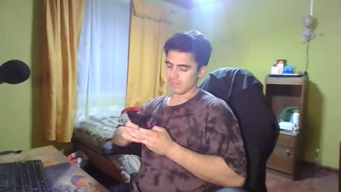 Snapshot of rpaulo25 chatting on February 11, 2:35 am rpaulo25 online show from February 11, 2:35 am