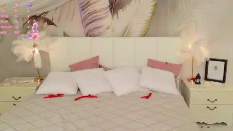 Luuna online show from April 4, 8:17 pm