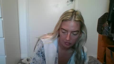 Snapshot of rubyredxxxoxxx chatting on December 24, 8:33 am rubyredxxxoxxx online show from December 24, 8:33 am