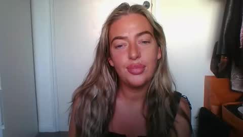 Snapshot of rubyredxxxoxxx chatting on October 4, 6:33 am rubyredxxxoxxx online show from October 4, 6:33 am