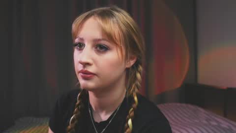 Mila online show from April 3, 5:00 pm