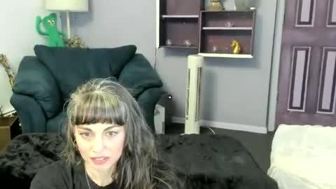 Rue Hallow online show from June 27, 8:47 pm