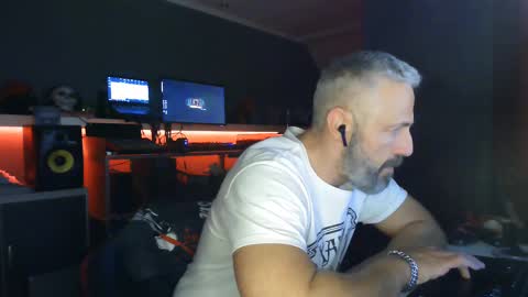 Snapshot of ruffi77 chatting on March 5, 2:14 am Chico que rico Caliente online show from March 5, 2:14 am