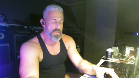 Chico que rico Caliente online show from January 18, 12:03 am